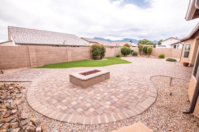 Building Photo - Executive home in The Estates at Holiday! ...