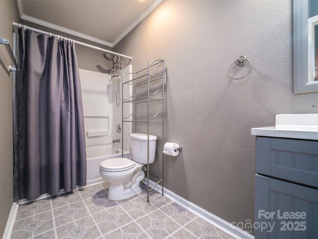 Building Photo - 910 Torsion Lane