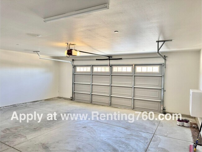 Building Photo - COMING SOON - Modern 4 Bedroom 2 Bathroom Home In Storey Park!