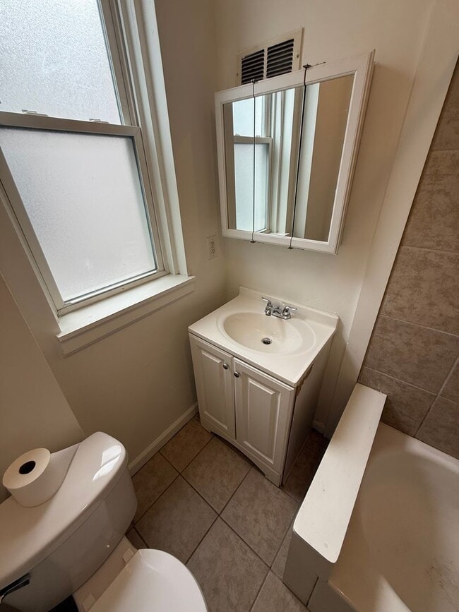Building Photo - Reasonably priced three bedroom in West Ph...