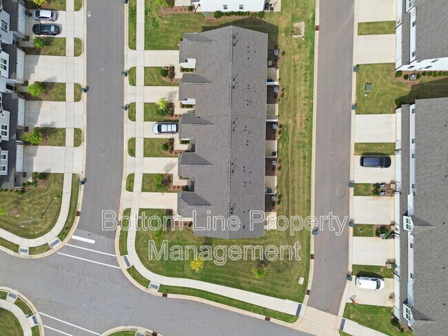 Building Photo - 460 Glen Clova Dr