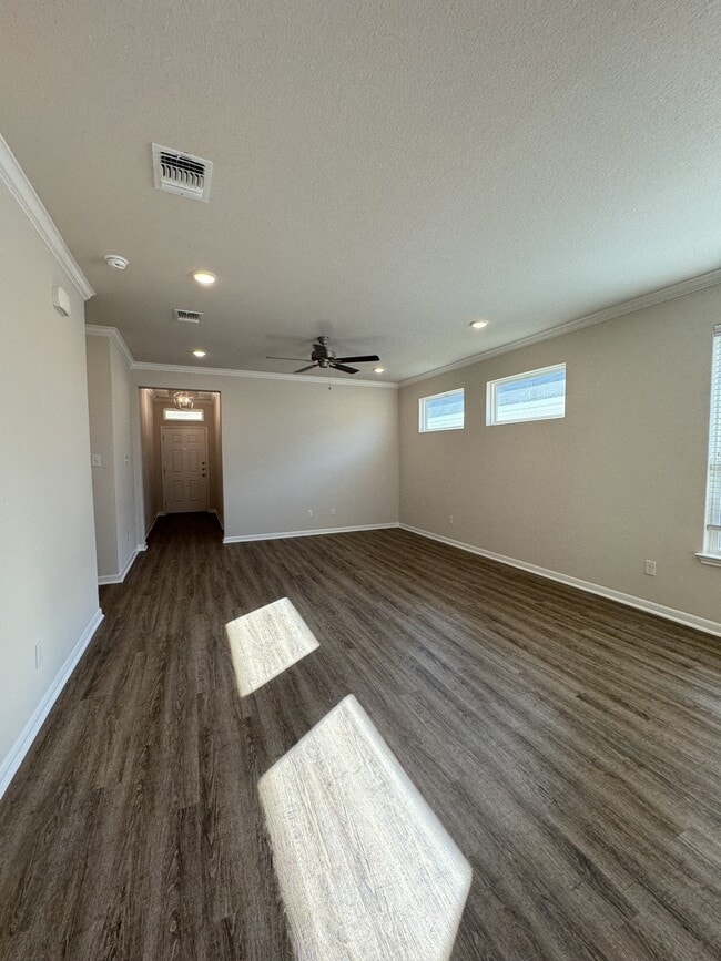 Building Photo - 8718 Happy Vly Dr