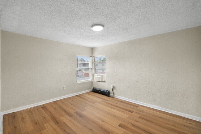 Building Photo - 1116 Upton Ct S