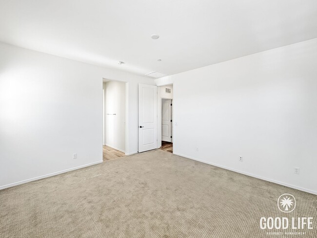 Building Photo - Stunning 2000+ sqft  4B/3BA Home in a Great Community!