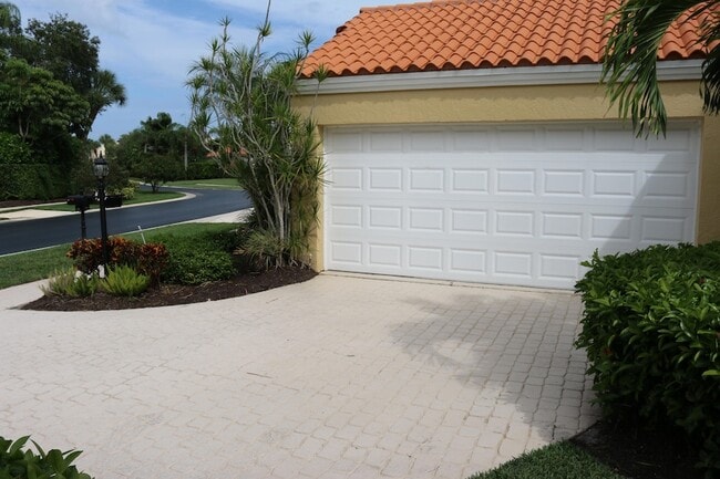 Building Photo - 2668 La Lique Cir