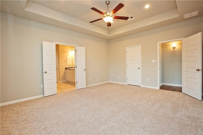 Building Photo - 337 Chisholm Trail