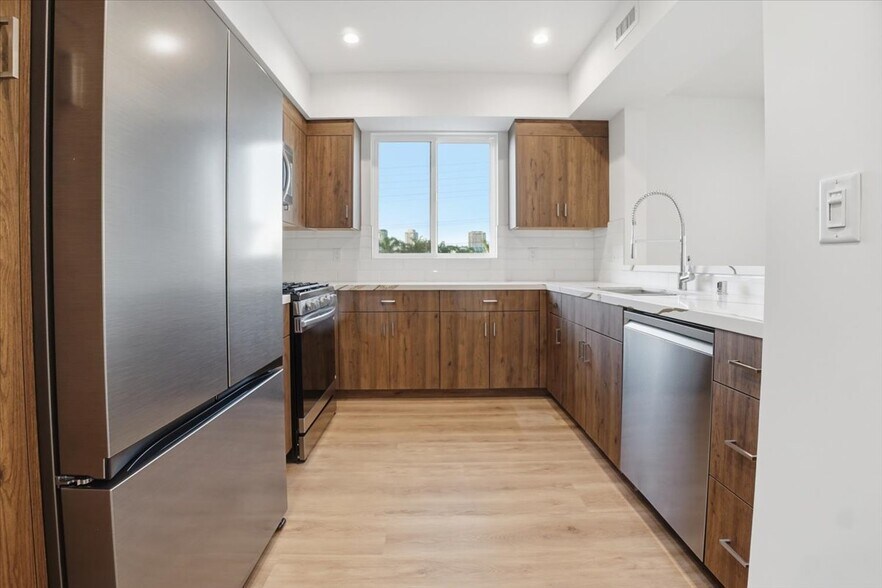 Building Photo - 1820 Prosser Ave