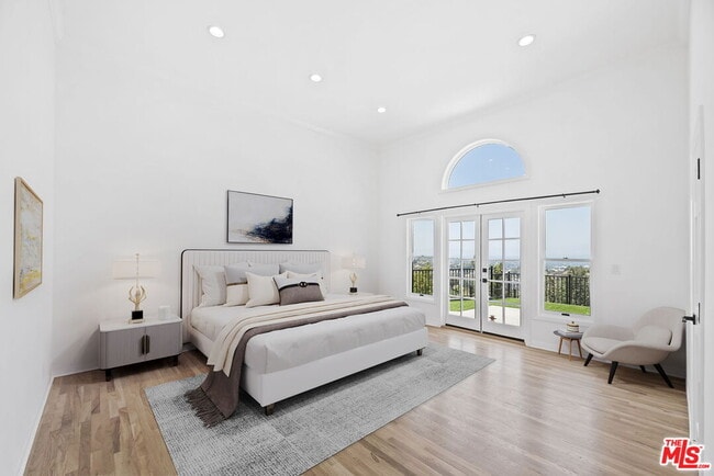 Building Photo - 15851 Mulholland Pl