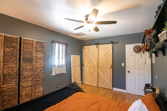 Building Photo - 820 S 5th St