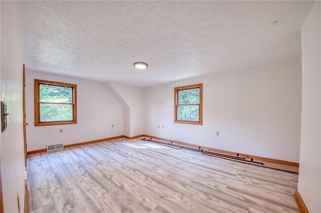 Building Photo - 4465 Mt Troy Rd Ext