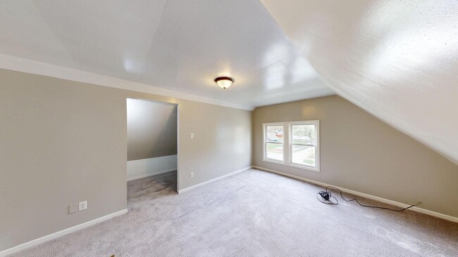 Building Photo - Spacious 3 Bedroom Home for Rent Near Downtown Toledo