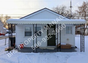 Building Photo - JUST REDUCED!!!!  1 Bed, 1 Bath House In Rochester Hills