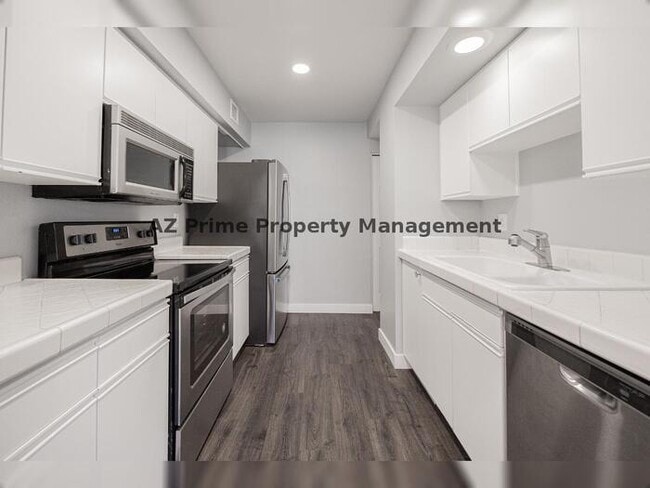 Building Photo - 7835 E Glenrosa Ave