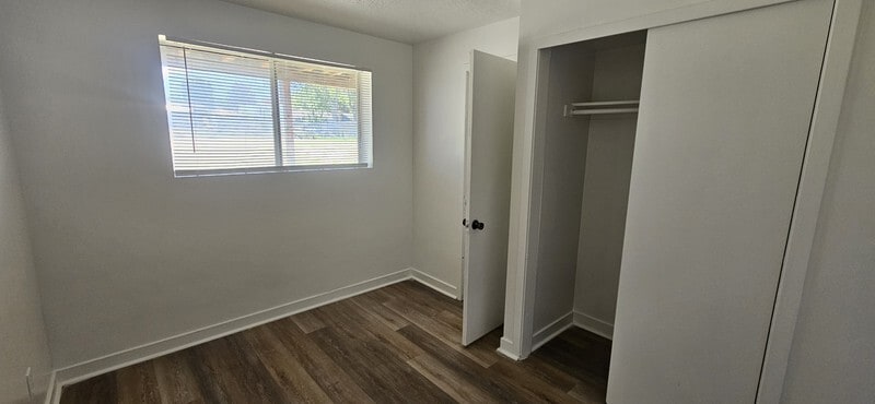 Building Photo - 9831 S Darin Dr