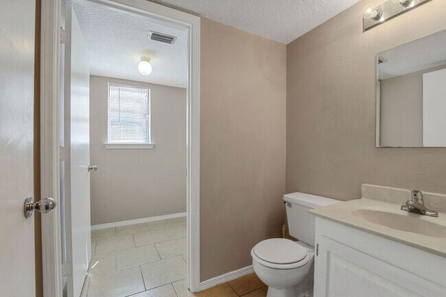 Building Photo - 4010 David Dr