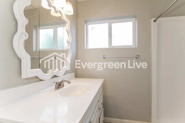 Building Photo - 3410 W Mariposa St