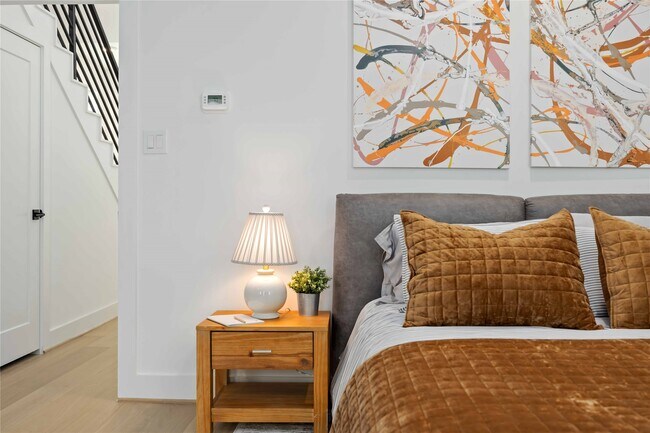 Building Photo - 3028 Lamar St