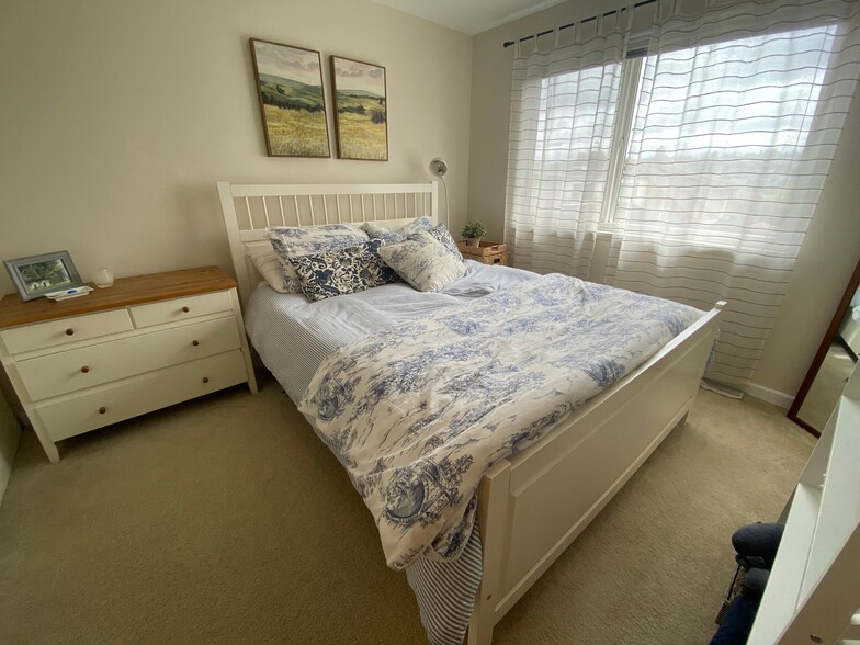 Building Photo - 2349 W Newton St