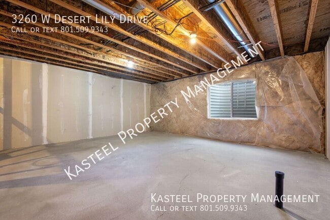 Building Photo - 3260 W Desert Lily Dr