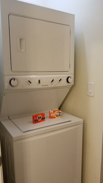 Building Photo - 5720 Carnegie Blvd