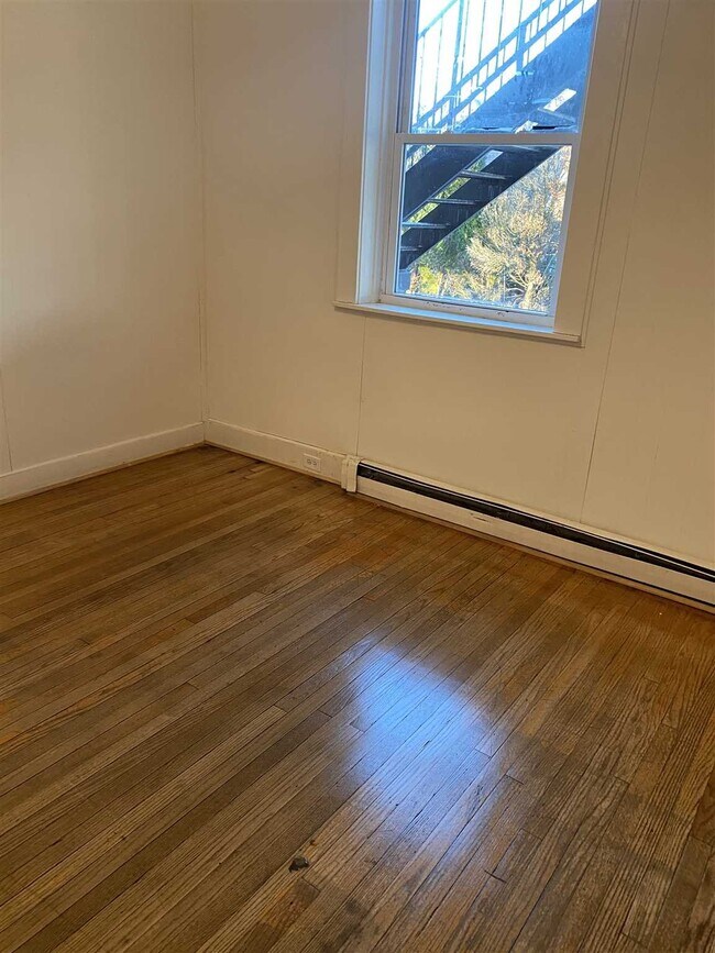 Building Photo - 139 Rombout Ave