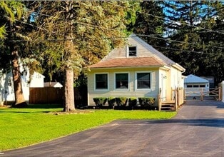 Building Photo - 3 Bedroom Single-Family Home