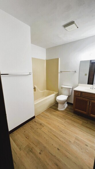 Building Photo - 520 Circle Pine Dr