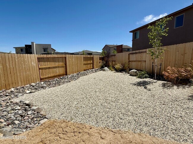 Building Photo - 556 Vaquero Ct