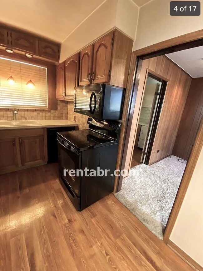 Building Photo - Come home to this Two Bedroom Bungalow in ...