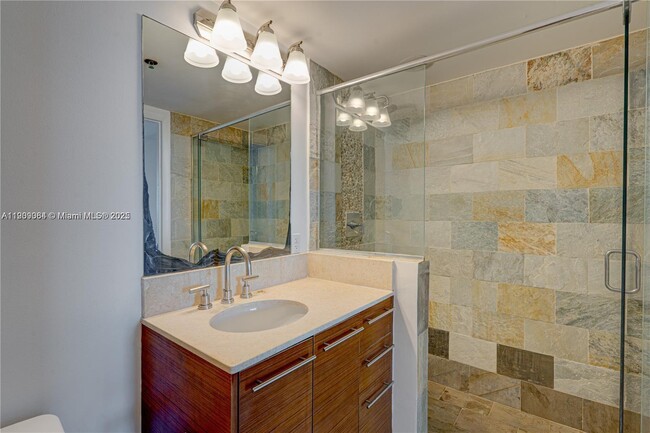 Building Photo - 2641 N Flamingo Rd