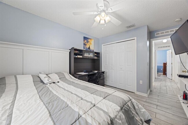 Building Photo - 1012 Brenton Leaf Dr