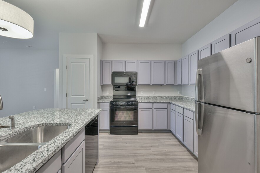 Primary Photo - Brownsville Flats