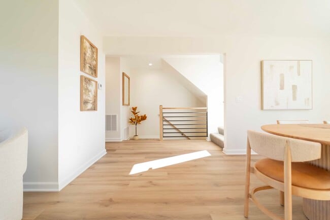 Building Photo - 14550 South Ave