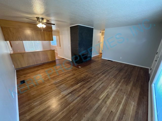 Building Photo - Charming Portland Retreat: 3-Bed, 2-Bath Home with Hardwood Floors & Cozy Fireplace!