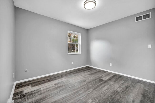 Building Photo - 231 Randel Ave