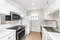 Building Photo - 3 Bedroom in the Hospital District