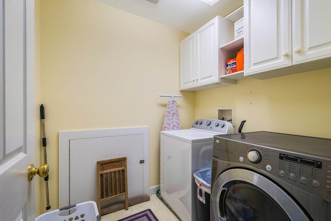 Building Photo - 1141 Decca Dr