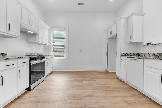 Building Photo - 1721 Nelson Ave