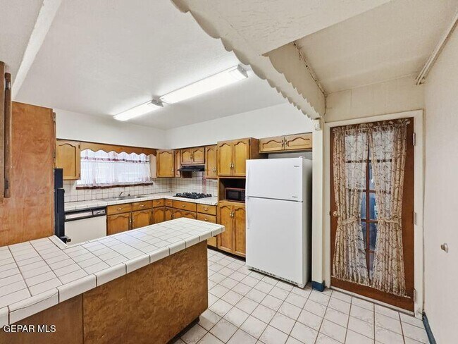 Building Photo - 921 Olive Ave