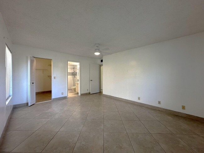 Building Photo - 723 Sunny Pine Way