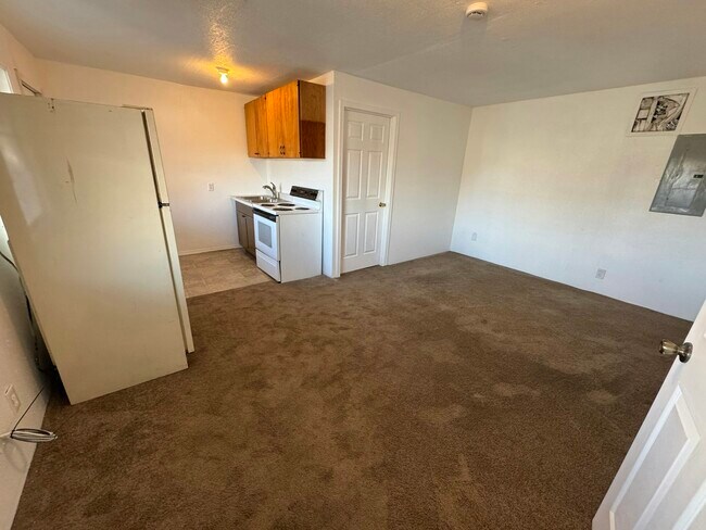 Building Photo - 618 Basin St NW