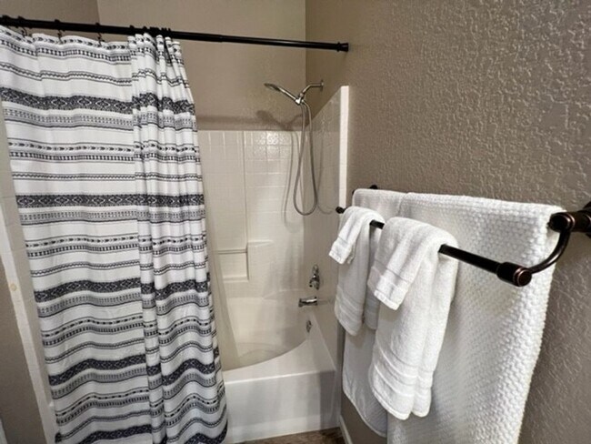 Building Photo - 3 BR LUXE Home-Walk to Colorado River, Golf & near Rotary Park.