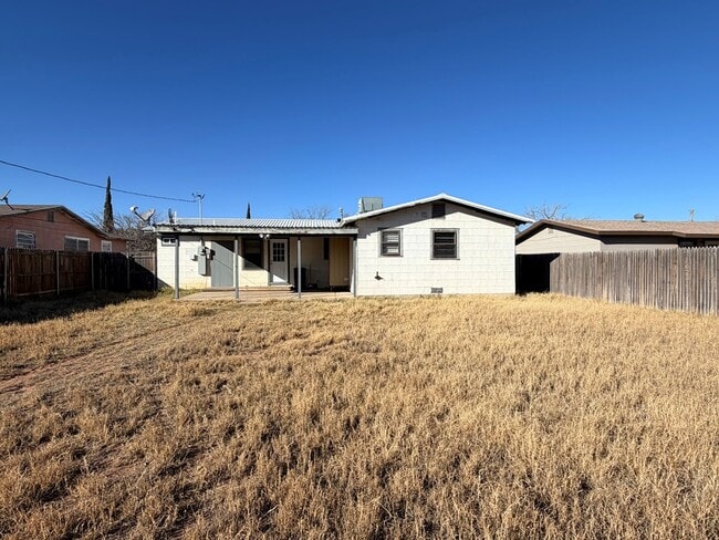 Building Photo - 2434 Beechwood St