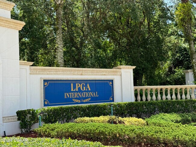 Building Photo - 2005 Divot Dr