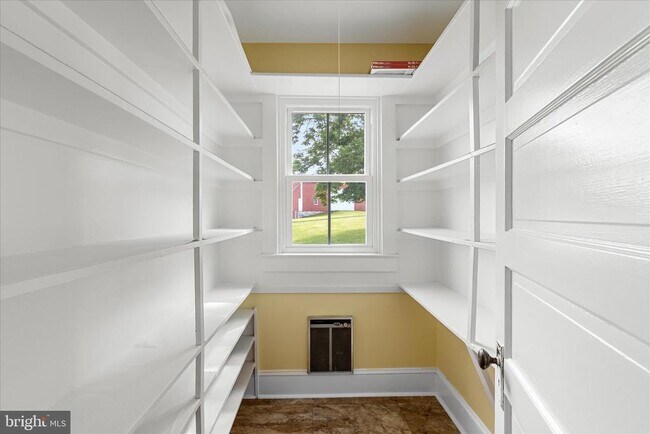 Building Photo - 5452 Middle Rd