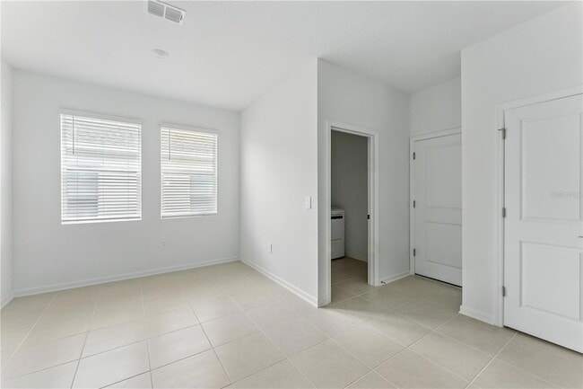 Building Photo - 2035 Rider Rain Ln