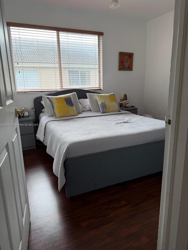 Building Photo - 5755 NW 115th Ct