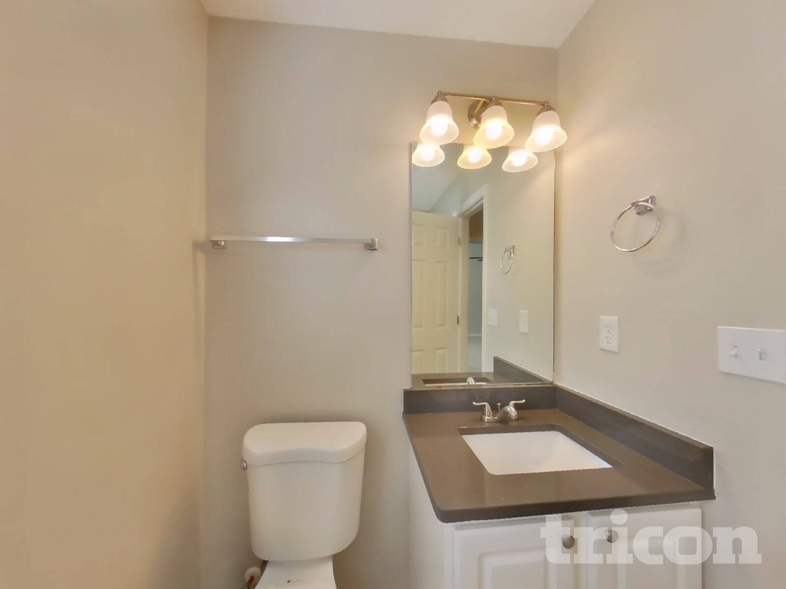 Building Photo - 5017 Gibbons Link Rd