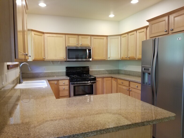 Building Photo - 3532 Skylark Loop