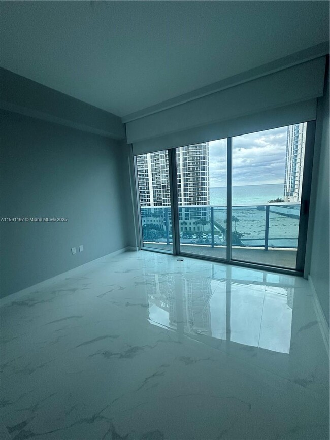 Building Photo - 17550 Collins Ave